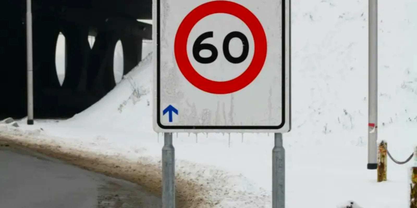 Verkeersbord met snelheidszone, symbool voor het eigen tempo bij een theorie examen met extra tijd
